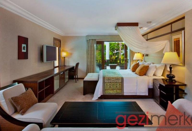 THE LAGUNA RESORT & SPA