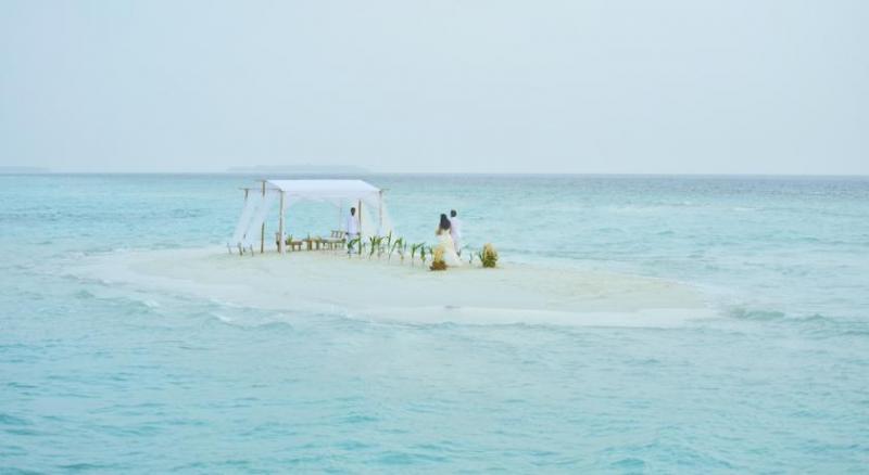 Royal Island Resort