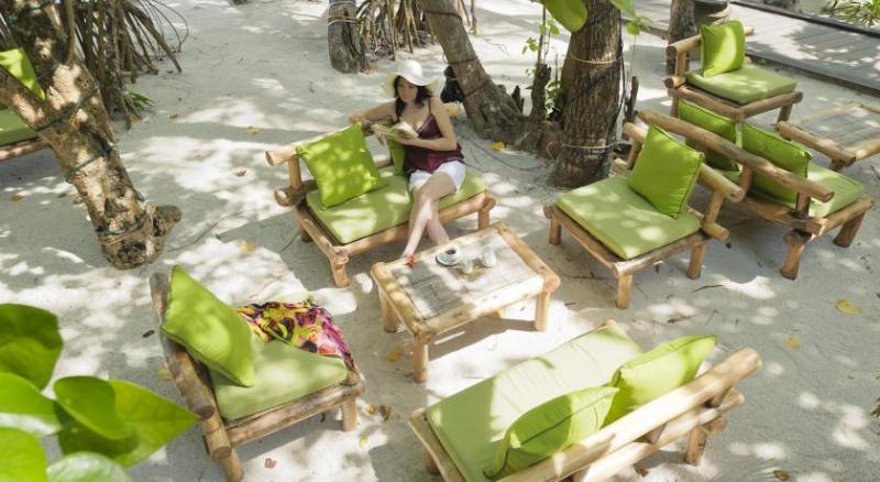 Royal Island Resort