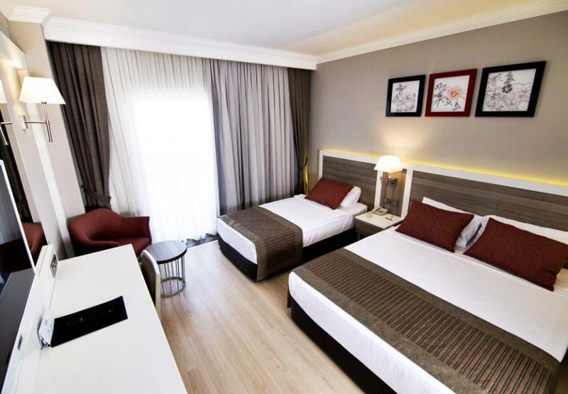 Lrs Port River Hotel & Spa