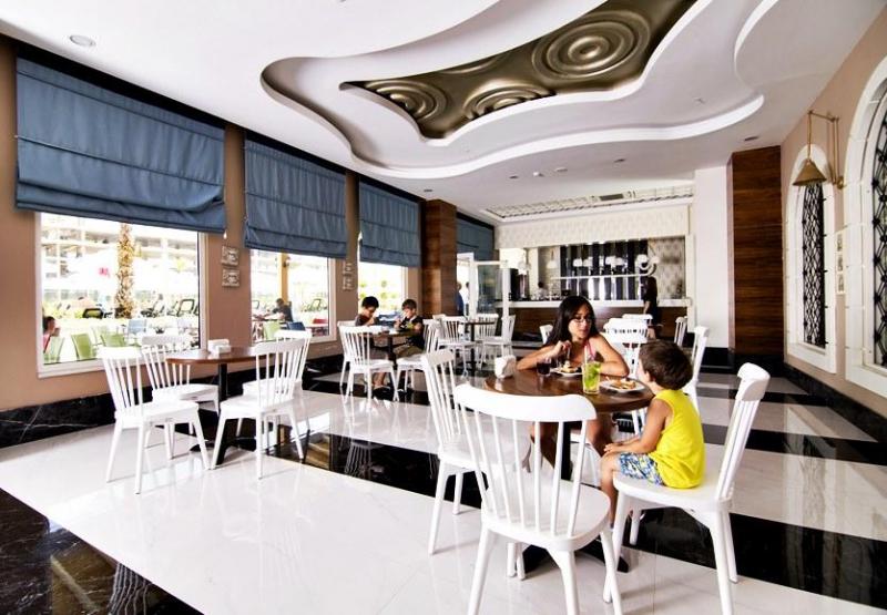 Lrs Port River Hotel & Spa