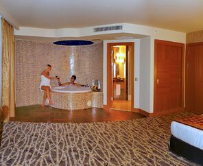 Royal Dragon Hotel