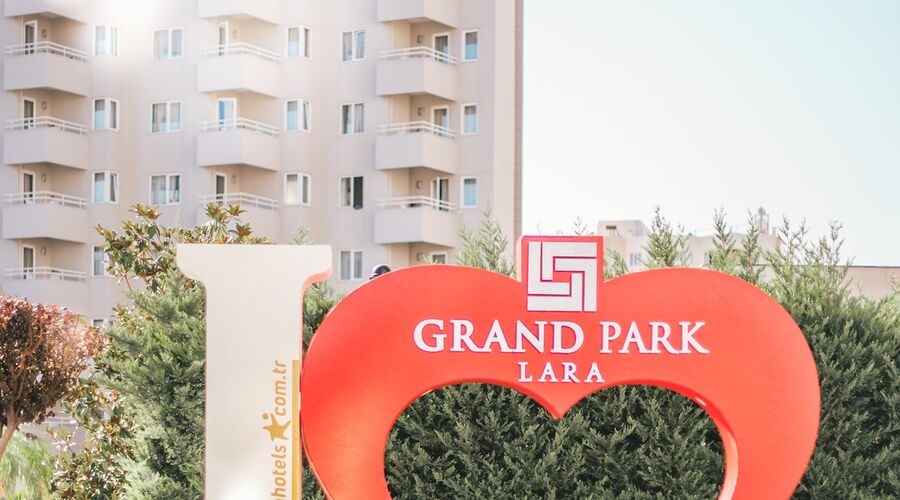 Grand Park Lara
