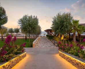 Nuhun Gemisi Deluxe Hotel & Casino
