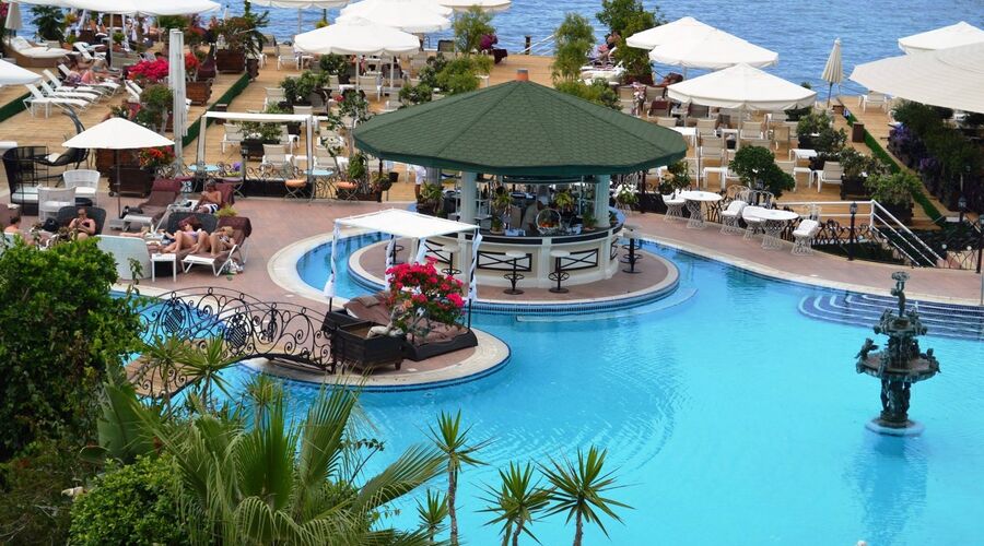 Rocks Hotel & Casino