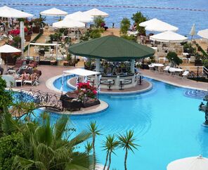 Rocks Hotel & Casino