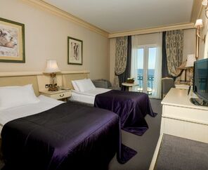 Rocks Hotel & Casino