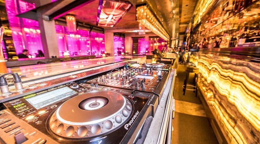 Rocks Hotel & Casino