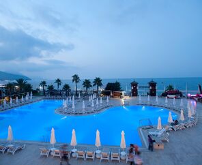 Crystal Flora Beach Resort
