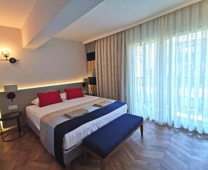 Crystal Flora Beach Resort