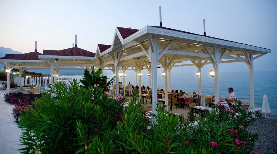 Crystal Flora Beach Resort