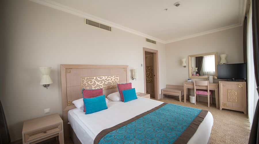 Crystal Family Resort & Spa