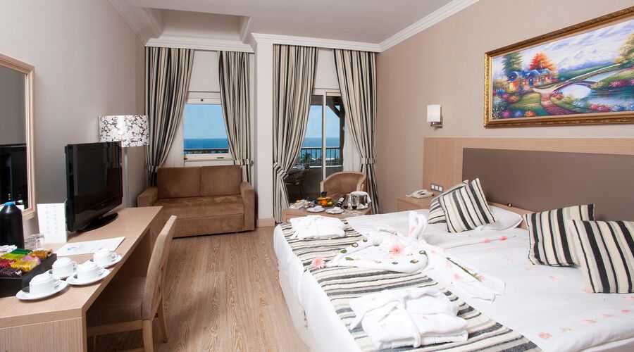 Crystal Tat Beach Golf Resort & Spa