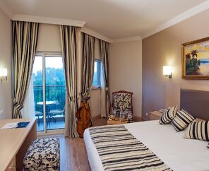 Crystal Tat Beach Golf Resort & Spa