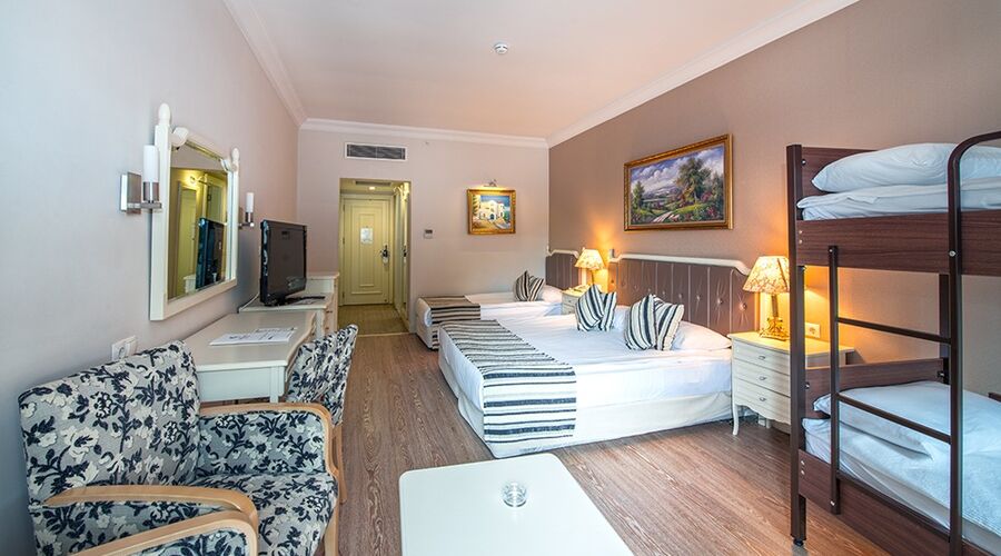 Crystal Tat Beach Golf Resort & Spa