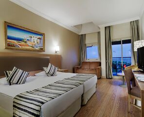 Crystal Tat Beach Golf Resort & Spa