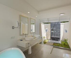 Villa Nautica Paradise Island Resort